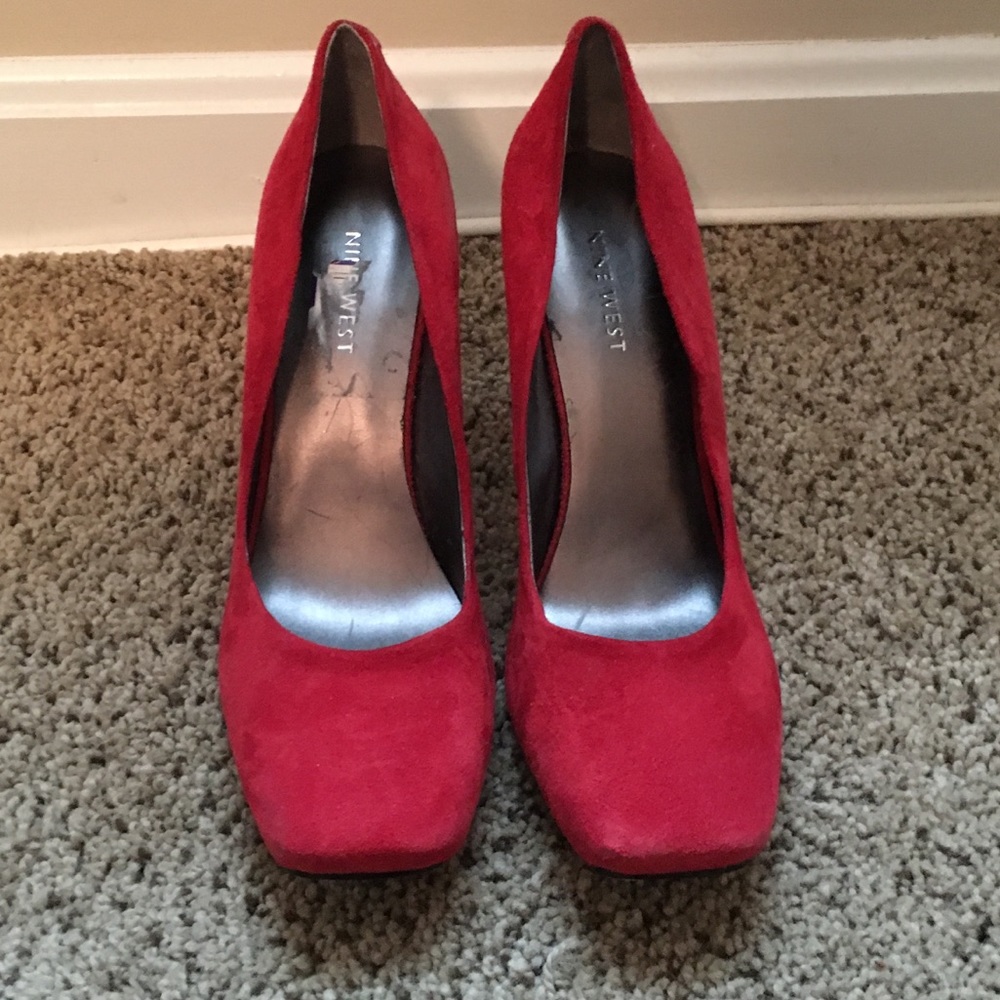 Like New Nine West Size 7 Red Heel